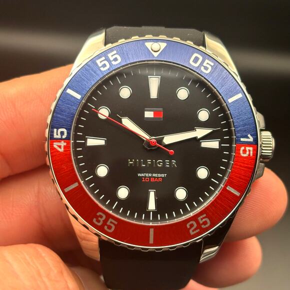 Tommy Hilfiger 1770030 Men’s Diver Style Red Blue Bezel 10 BAR Quartz Watch NIB - Picture 14 of 17